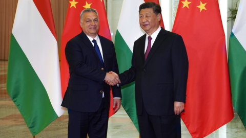 Orbán verí, že Čína môže pomôcť k mieru medzi Ruskom a Ukrajinou. Avšak vojna jej môže skôr vyhovovať
