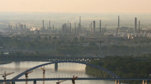 Maďarsko a Slovensko chcú, aby EÚ urýchlene zasiahla v otázke zastavenej dodávky ropy cez Ukrajinu