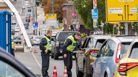 Odmietanie žiadateľov o azyl – nemecká hraničná politika poburuje susedné štáty