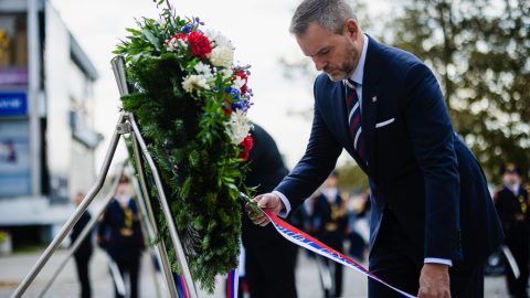 Prezidenta Pellegriniho mrzí, že vláda nepripravila oslavy k výročiu Nežnej revolúcie